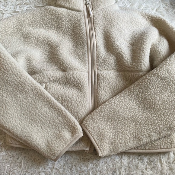 Aritzia TNA Polartec® Thermal Pro™ Mockneck Hi-hip Zip-up - Picture 2 of 7